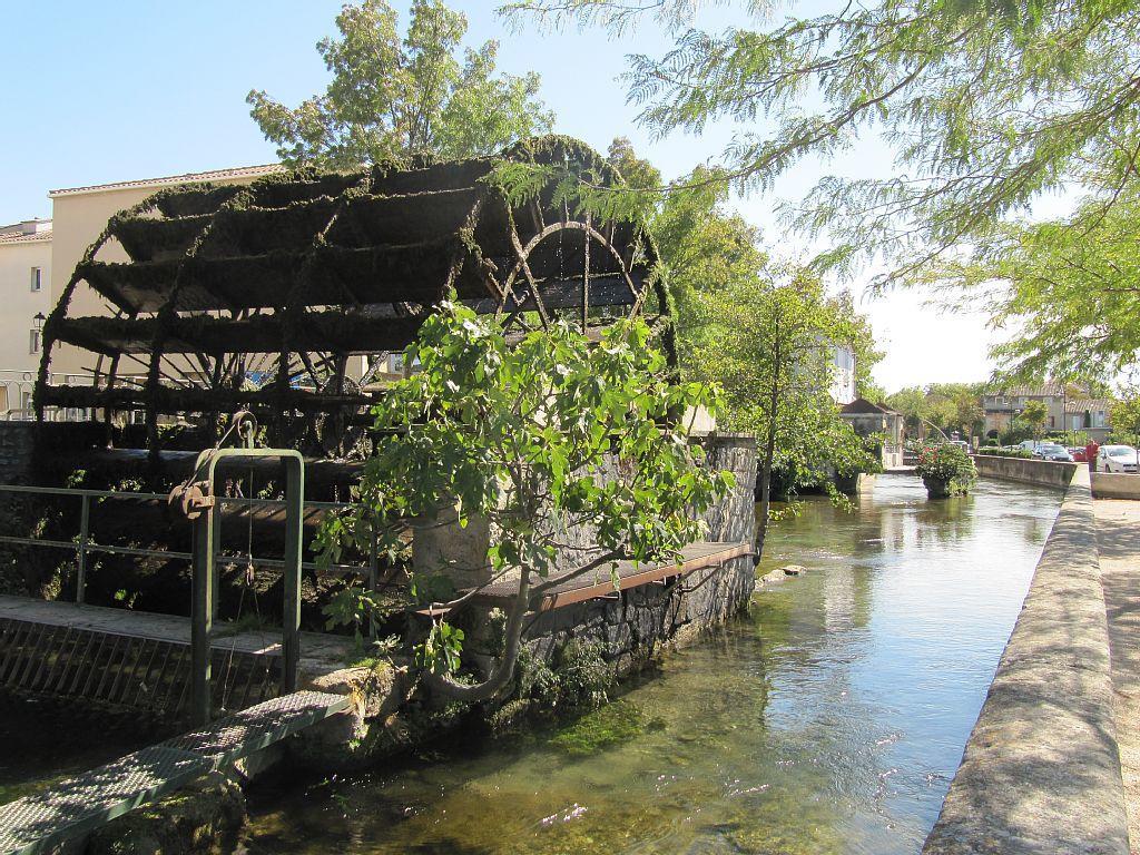 Studio De Charme Avec Sa Terrasse En Plein Coeur De Ville LʼIsle-sur-la-Sorgue Zewnętrze zdjęcie