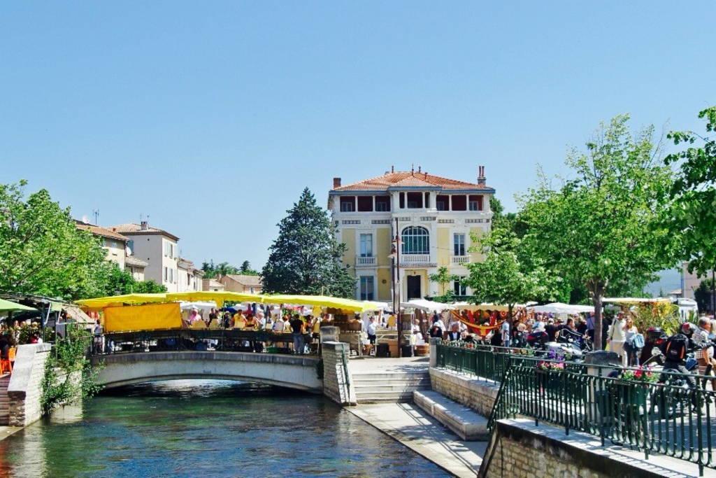 Studio De Charme Avec Sa Terrasse En Plein Coeur De Ville LʼIsle-sur-la-Sorgue Zewnętrze zdjęcie